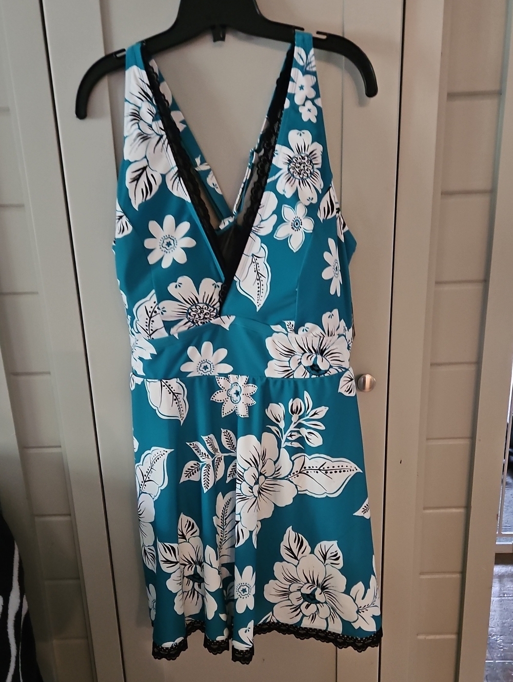 Torrid NWT Teal Floral V-Neck Dress with White Print Built In Bra Swimwear Sz4X